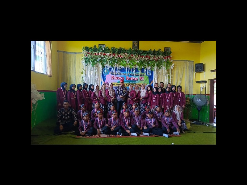 Foto bersama anak kelas 6 acarah pisah kenang  2025