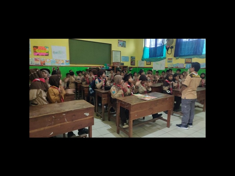 Belajar Teori Pramuka di Ruang Kelas 2026